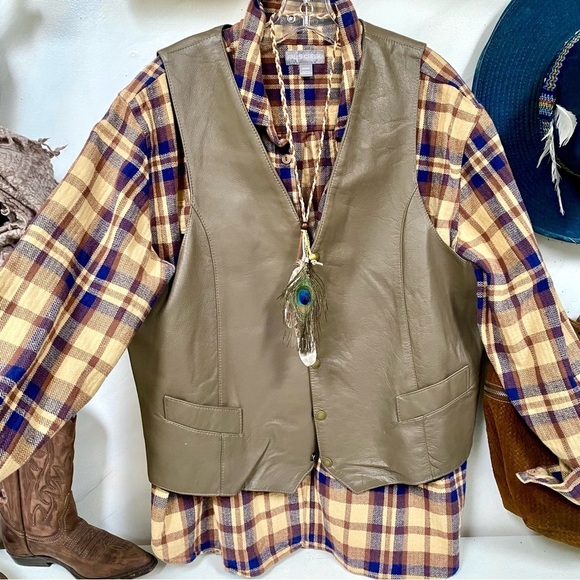 Rustic LEATHER boho vest w southwestern vibe - Picture 11 of 13